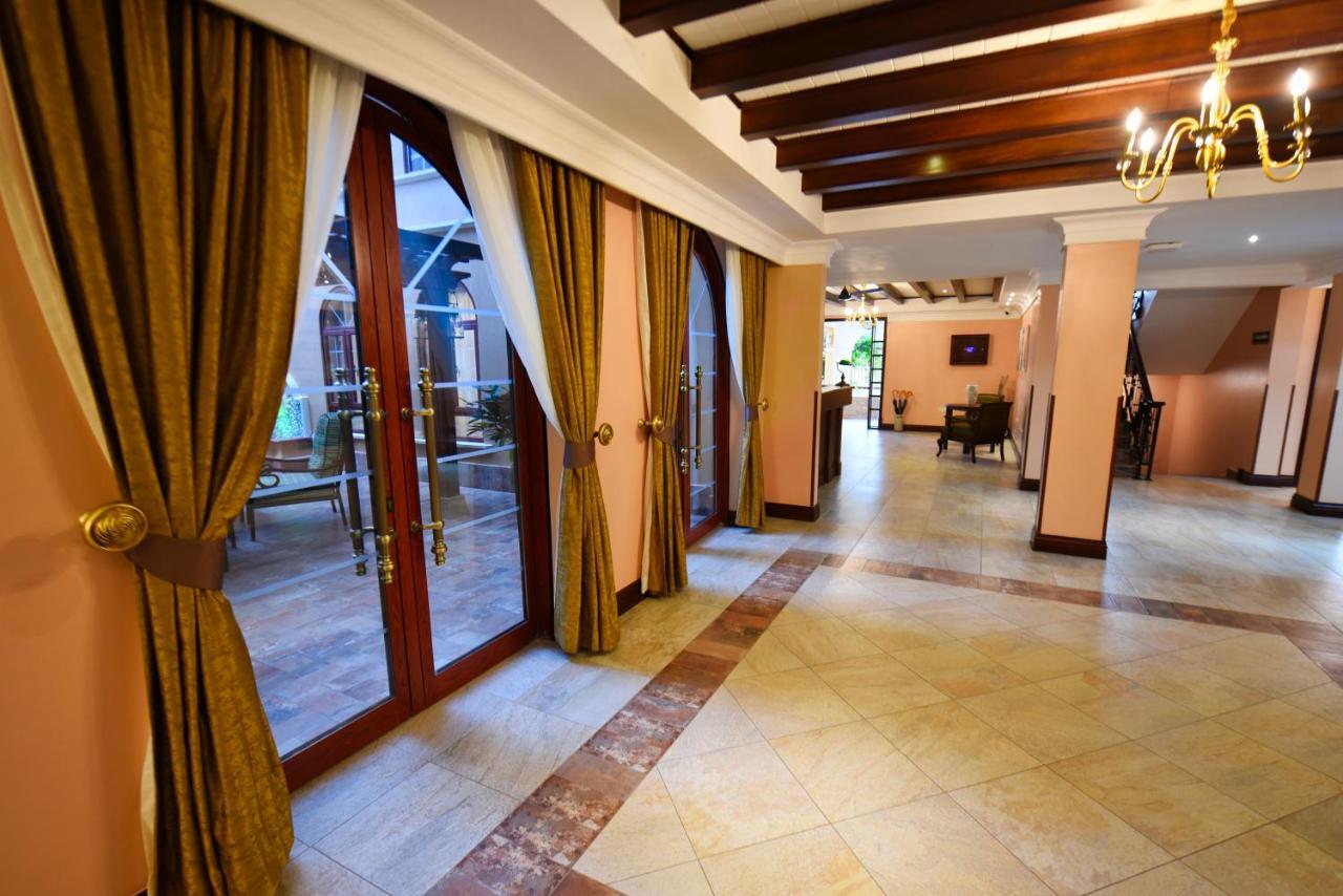 Casa Solada Hotel Кампала Екстериор снимка