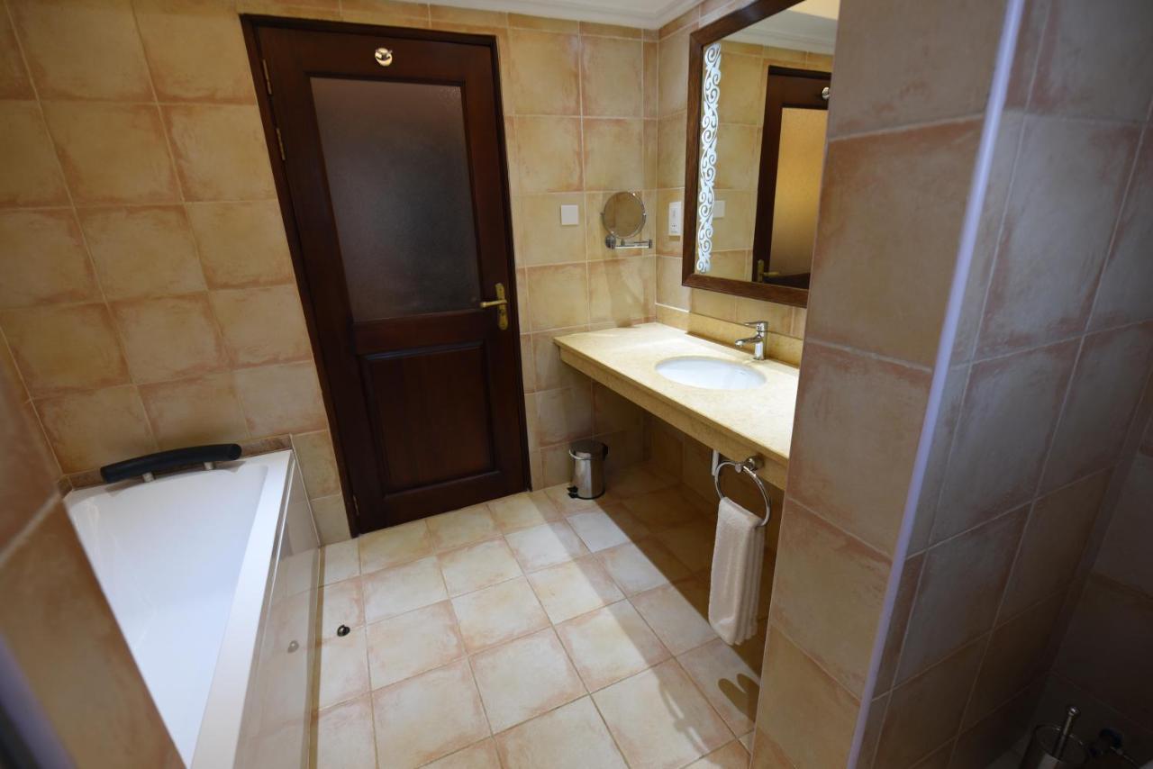 Casa Solada Hotel Кампала Екстериор снимка