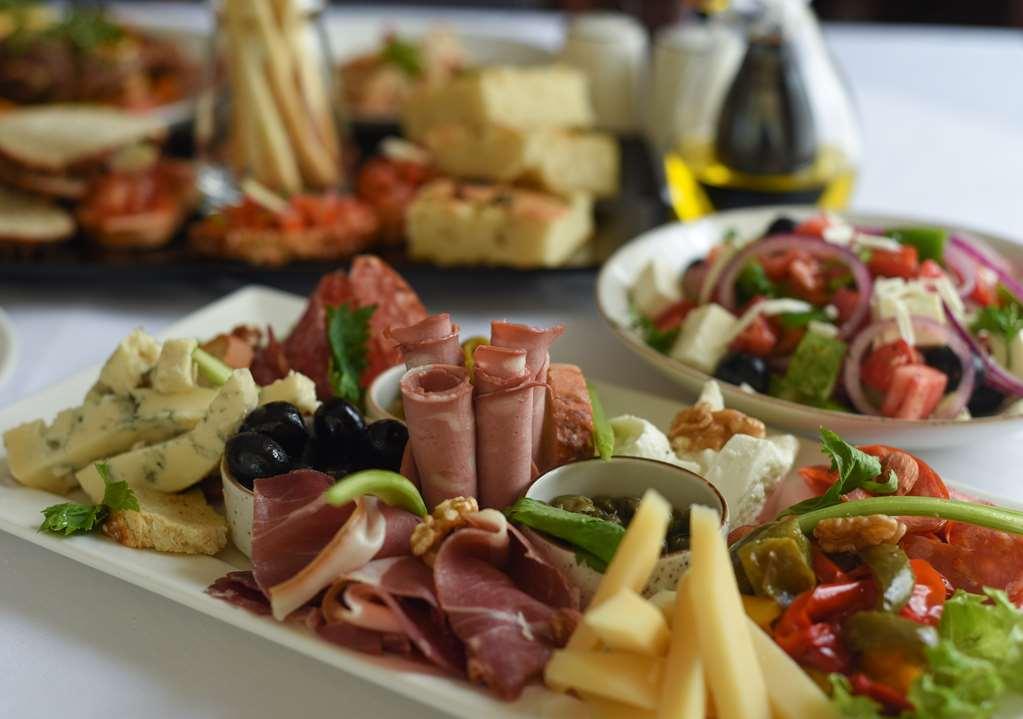Casa Solada Hotel Кампала Ресторант снимка
